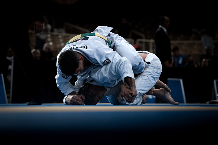 Kimono JJB IBJJF homologué : Évitez la disqualification en 2025